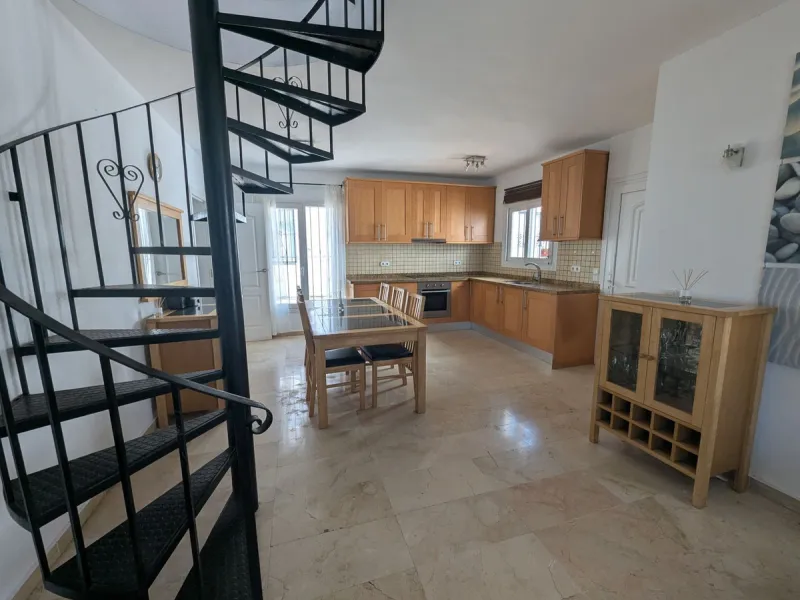 Detached House with Renovation Potential – Prime Calahonda Location – Walking Distance to the Beach