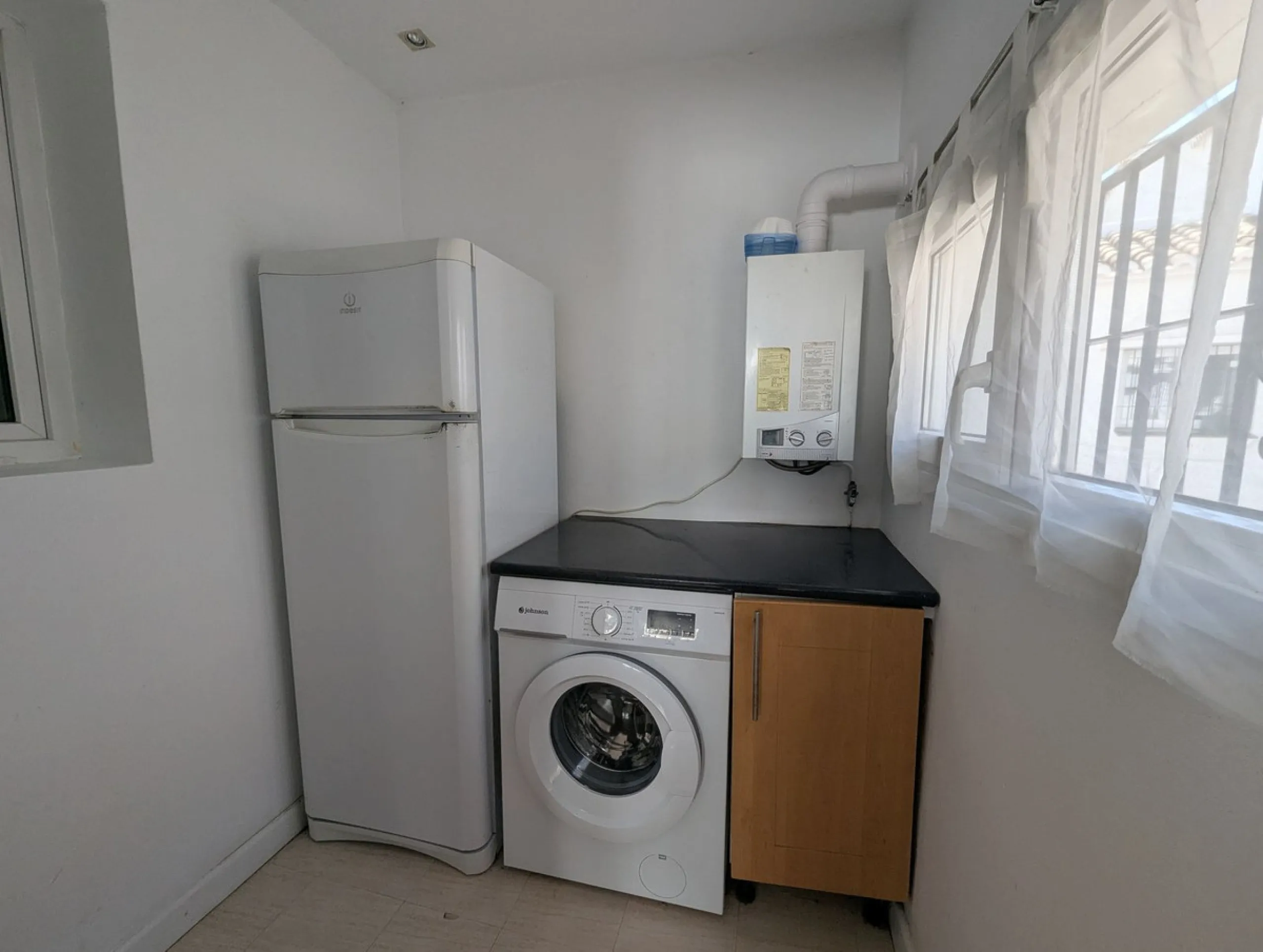 Detached House with Renovation Potential – Prime Calahonda Location – Walking Distance to the Beach