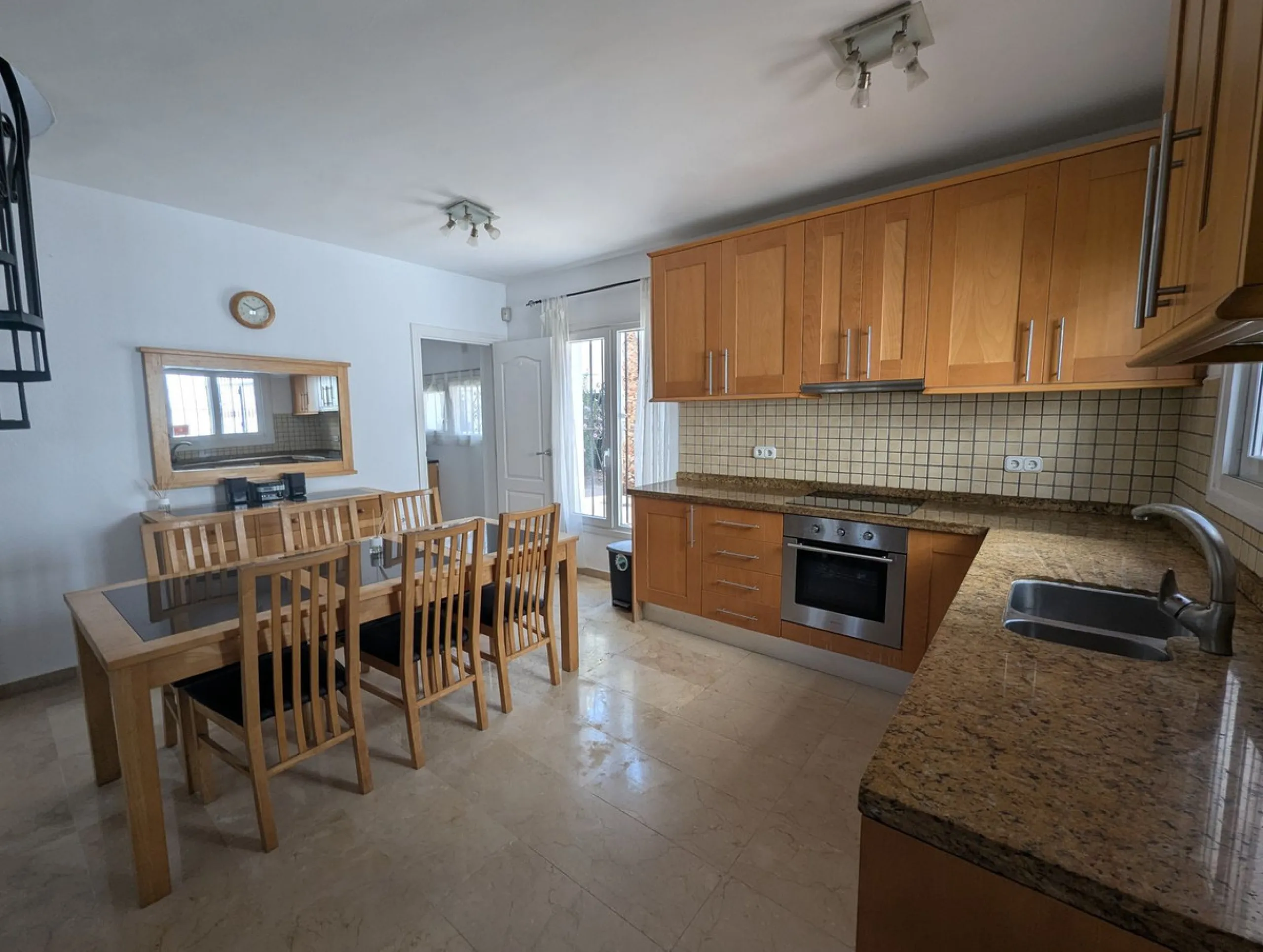 Detached House with Renovation Potential – Prime Calahonda Location – Walking Distance to the Beach