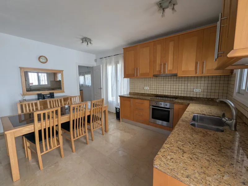 Detached House with Renovation Potential – Prime Calahonda Location – Walking Distance to the Beach
