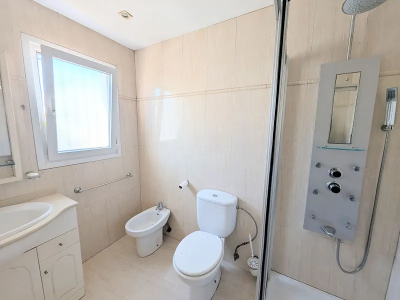 Detached House with Renovation Potential – Prime Calahonda Location – Walking Distance to the Beach