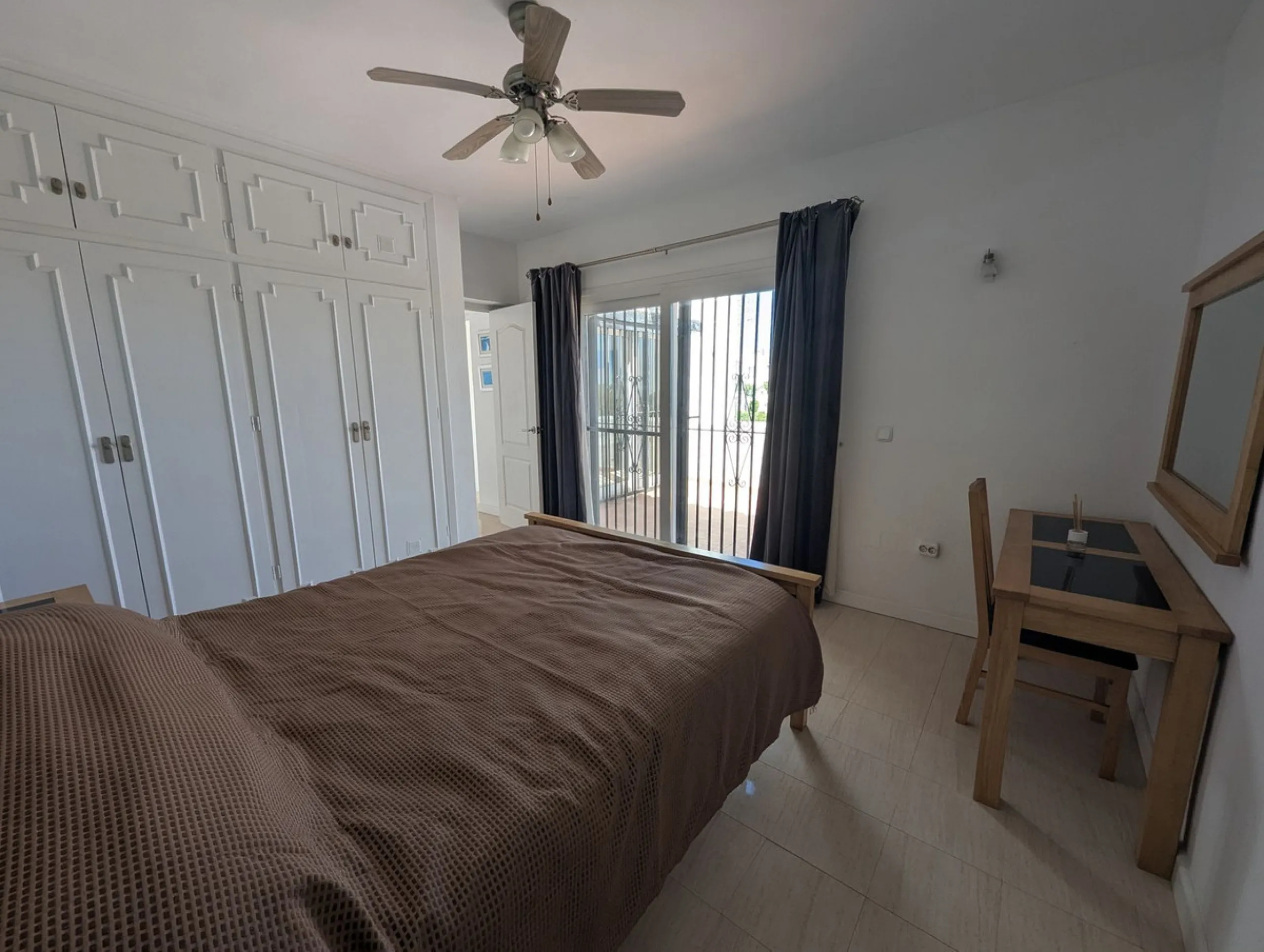 Detached House with Renovation Potential – Prime Calahonda Location – Walking Distance to the Beach