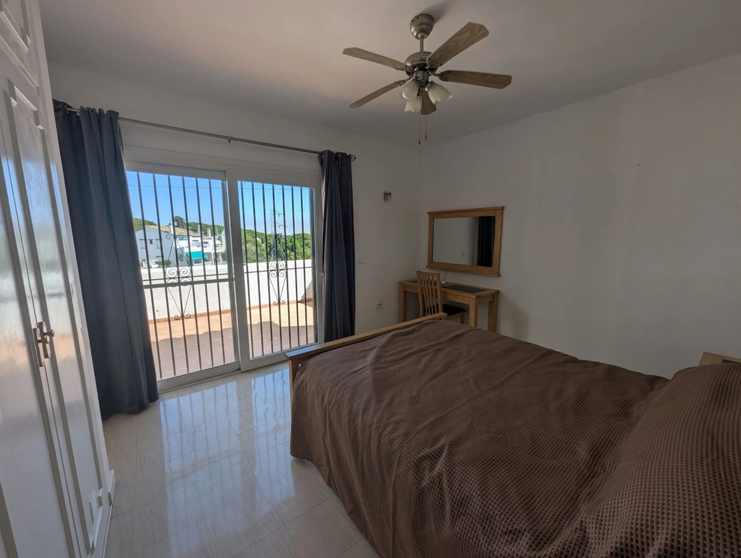Detached House with Renovation Potential – Prime Calahonda Location – Walking Distance to the Beach