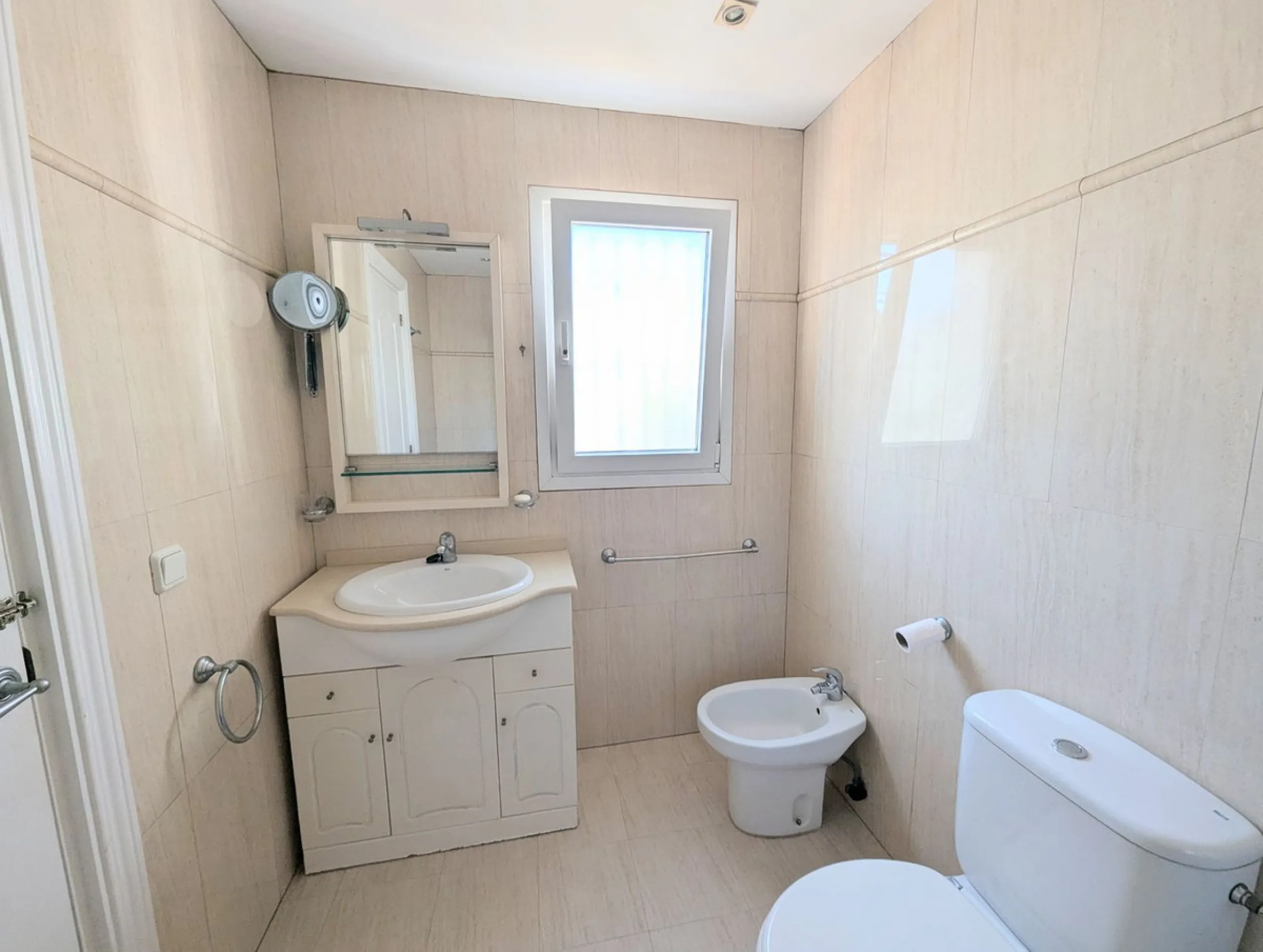 Detached House with Renovation Potential – Prime Calahonda Location – Walking Distance to the Beach