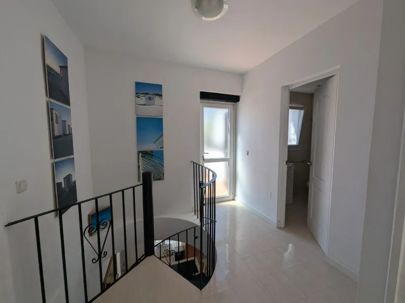 Detached House with Renovation Potential – Prime Calahonda Location – Walking Distance to the Beach