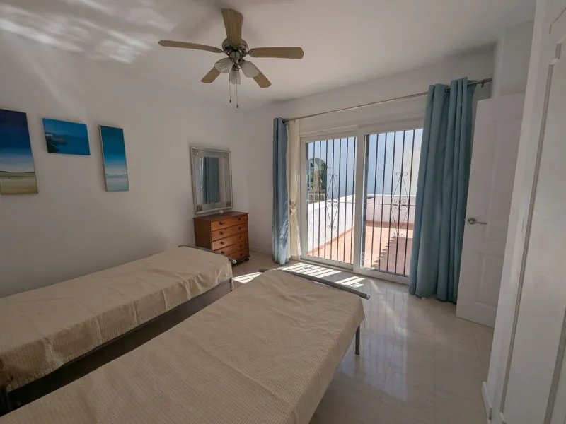 Detached House with Renovation Potential – Prime Calahonda Location – Walking Distance to the Beach