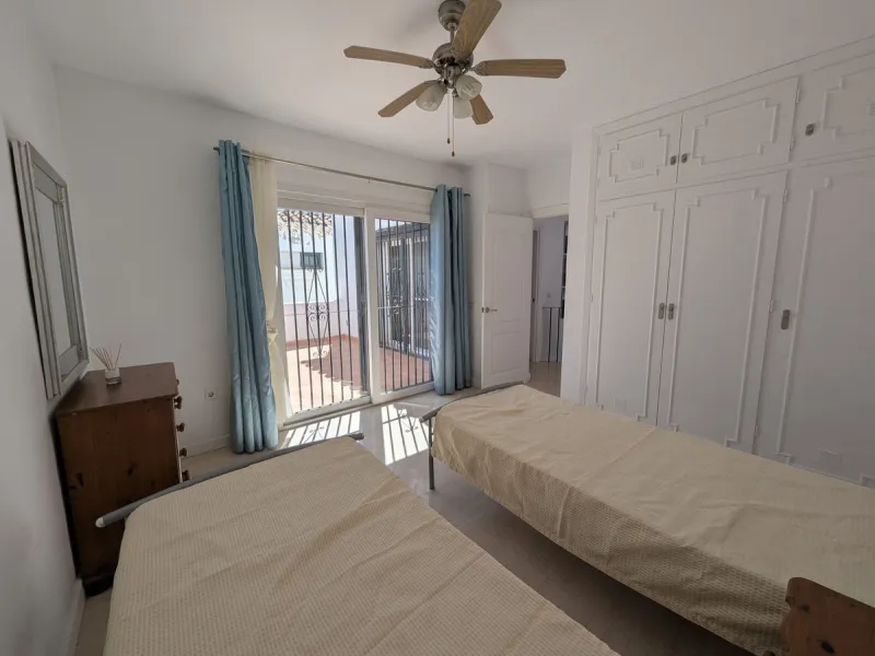Detached House with Renovation Potential – Prime Calahonda Location – Walking Distance to the Beach