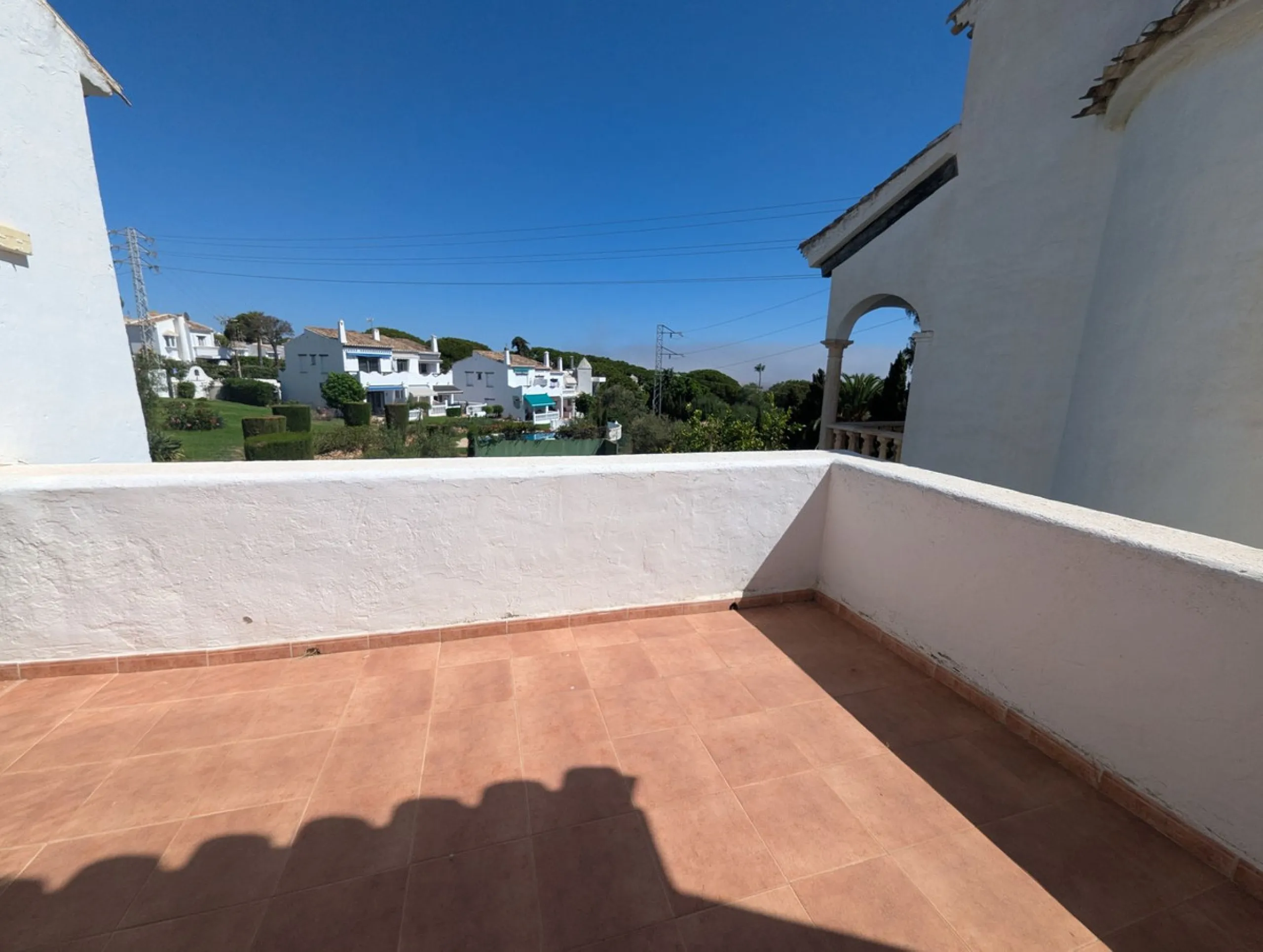 Detached House with Renovation Potential – Prime Calahonda Location – Walking Distance to the Beach