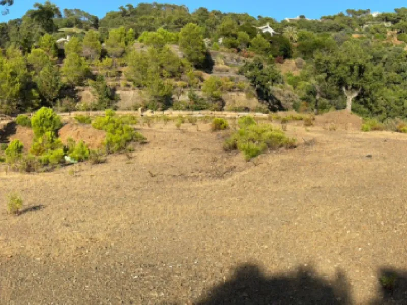 Plot - Land в продаже в Benahavís, Málaga. Площадь дома 1600 м². Площадь участка 5497 м²
