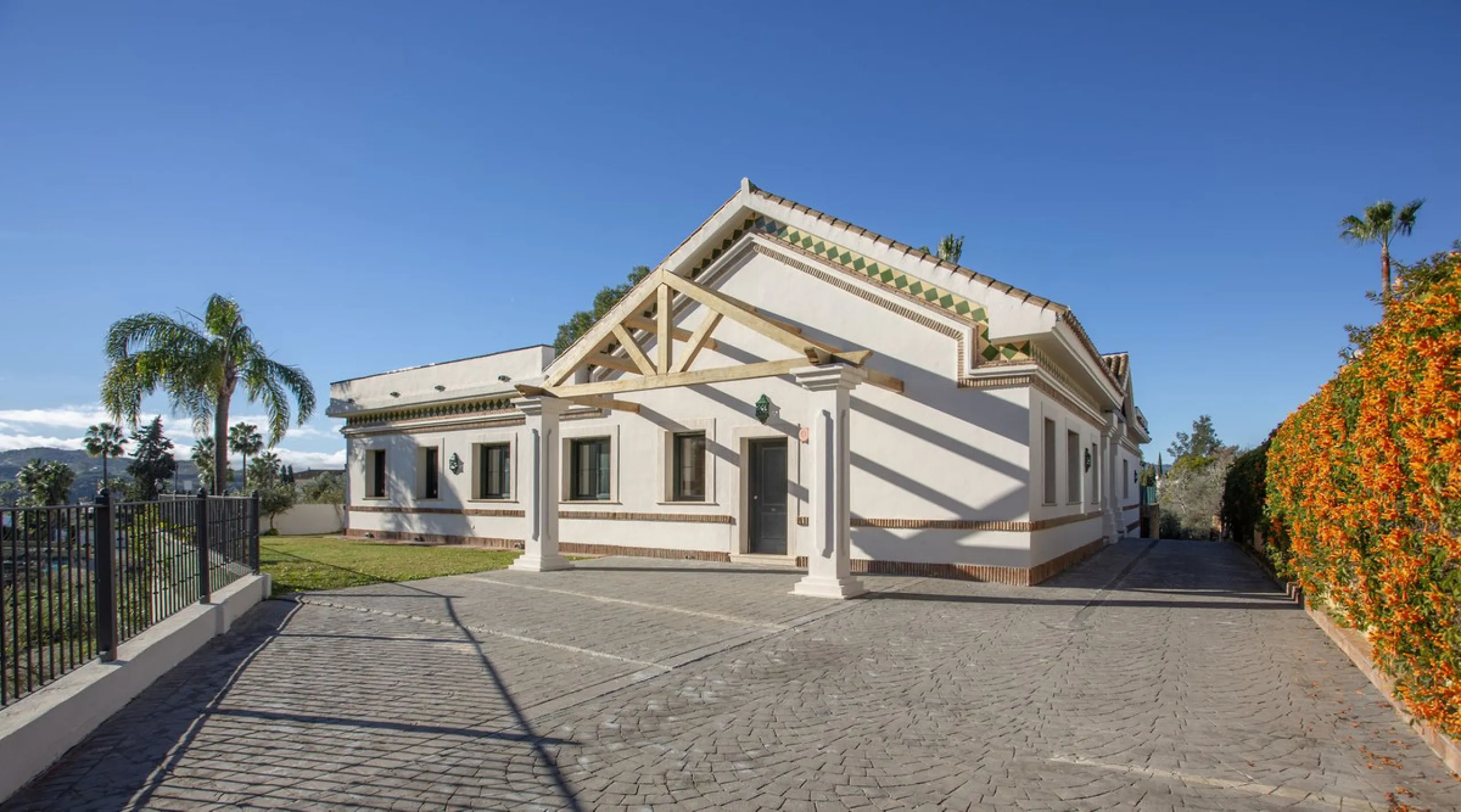 Detached villa on the front line of the golf course in Mijas Golf with pool and large plot