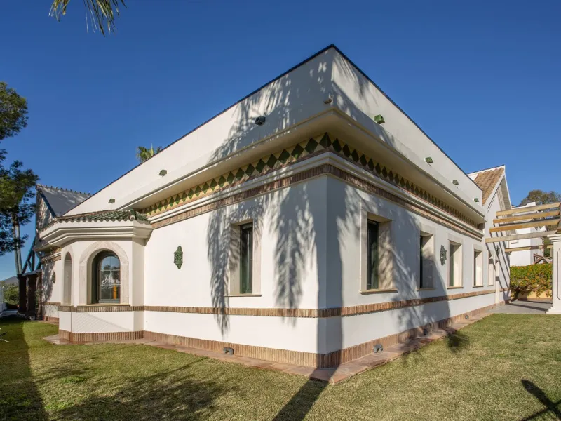 Detached villa on the front line of the golf course in Mijas Golf with pool and large plot