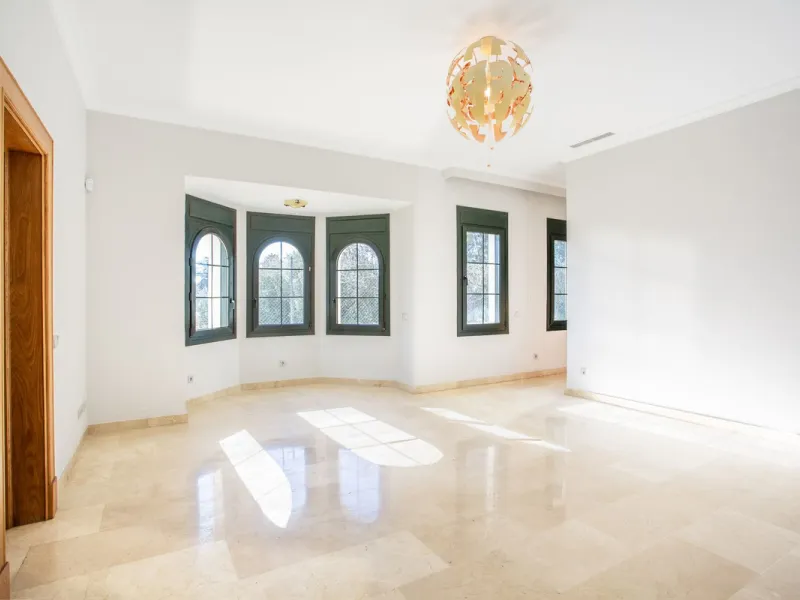 Detached villa on the front line of the golf course in Mijas Golf with pool and large plot