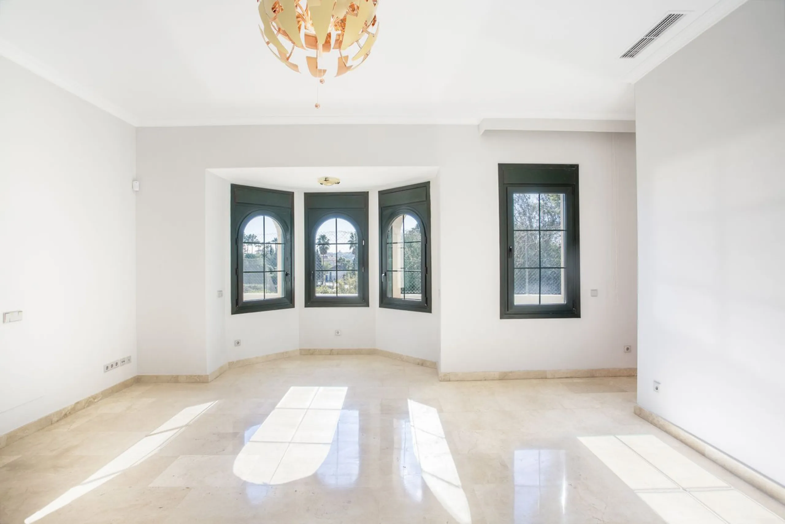 Detached villa on the front line of the golf course in Mijas Golf with pool and large plot