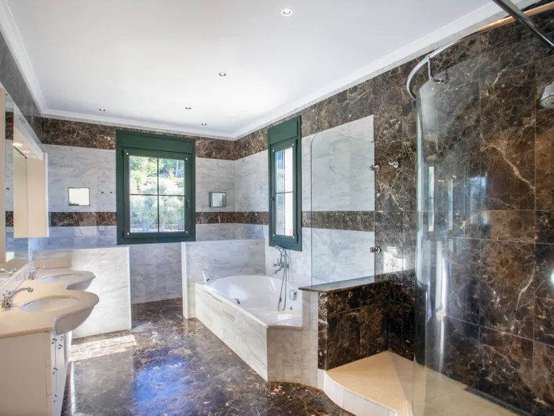 Detached villa on the front line of the golf course in Mijas Golf with pool and large plot