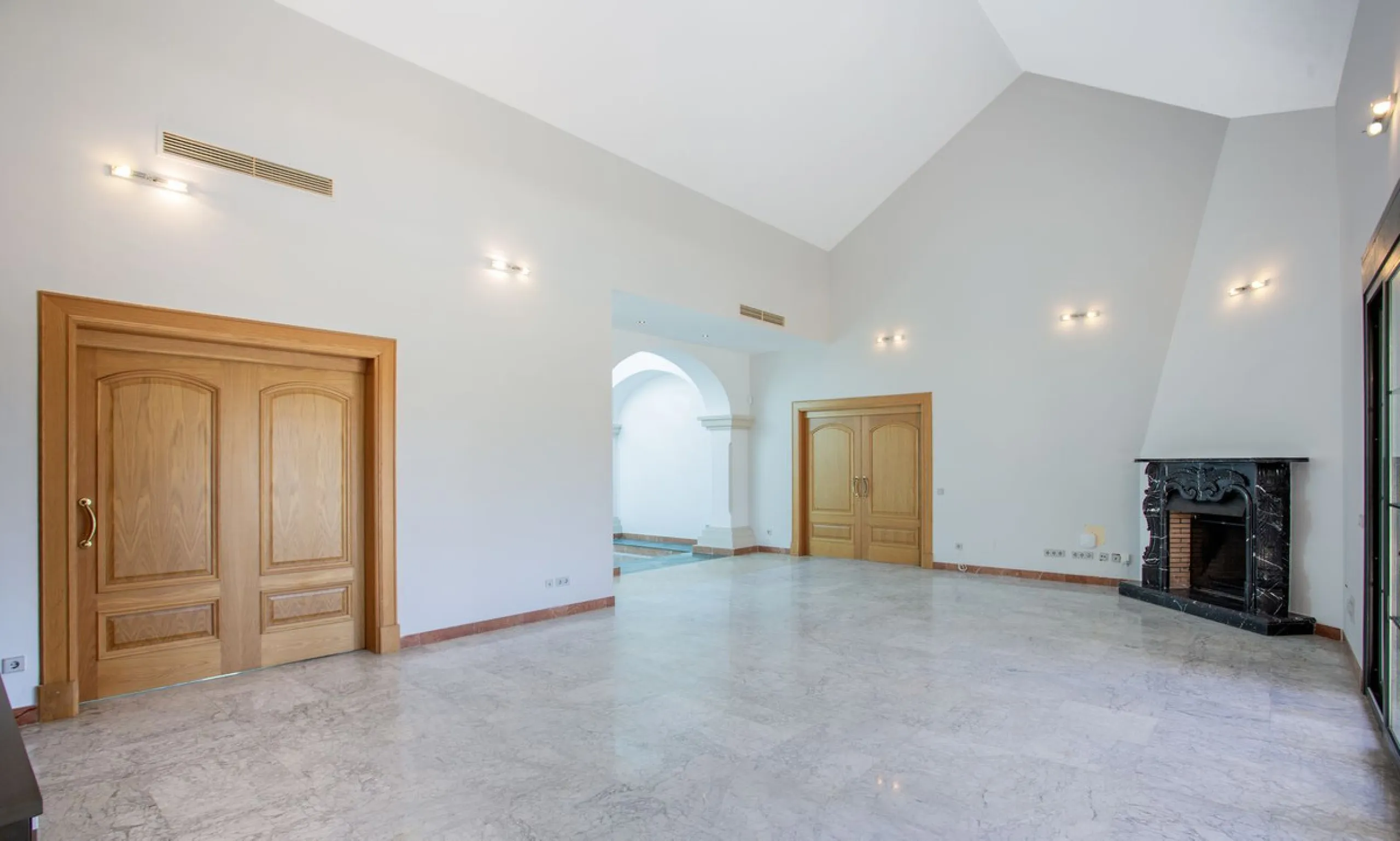Detached villa on the front line of the golf course in Mijas Golf with pool and large plot