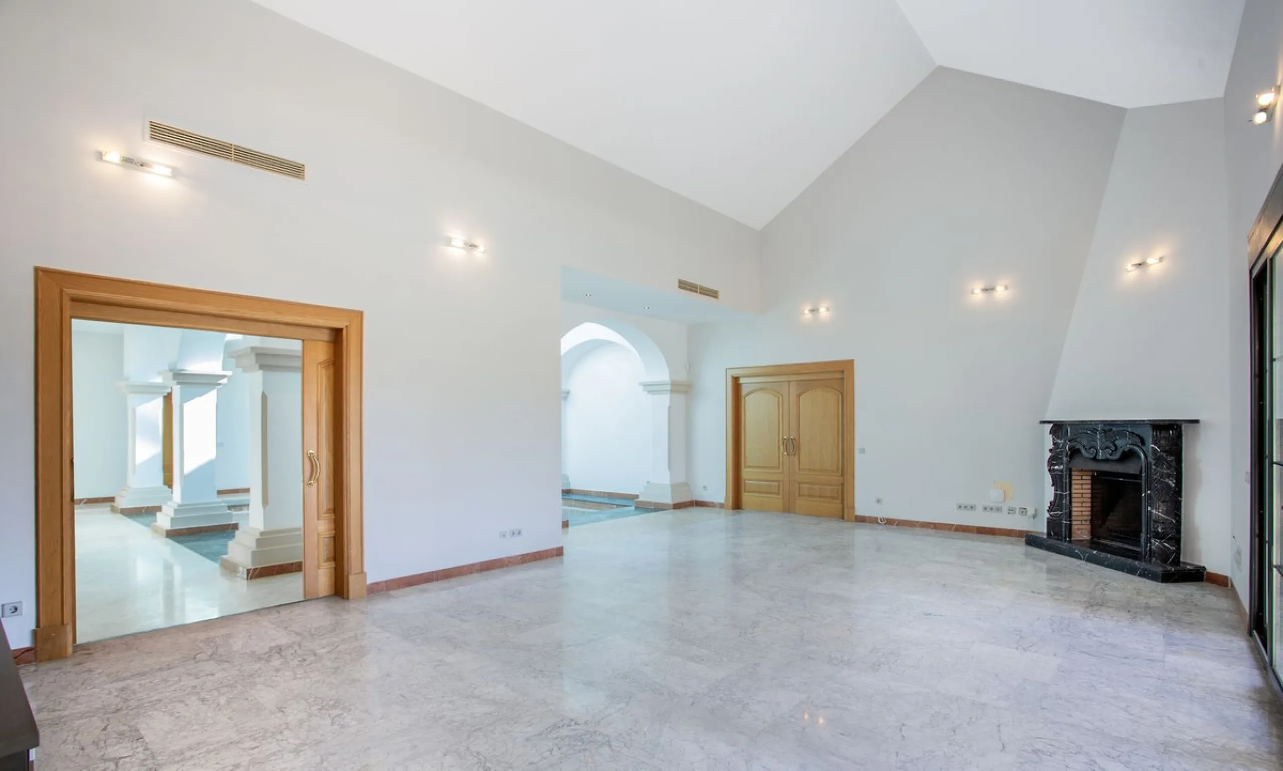 Detached villa on the front line of the golf course in Mijas Golf with pool and large plot