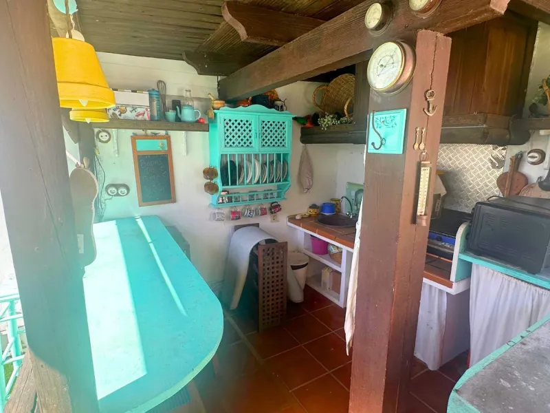 Discover this exceptional Spanish-style villa with private pool, offering space, comfort, and a unique layout ideal for family living or entertaining.