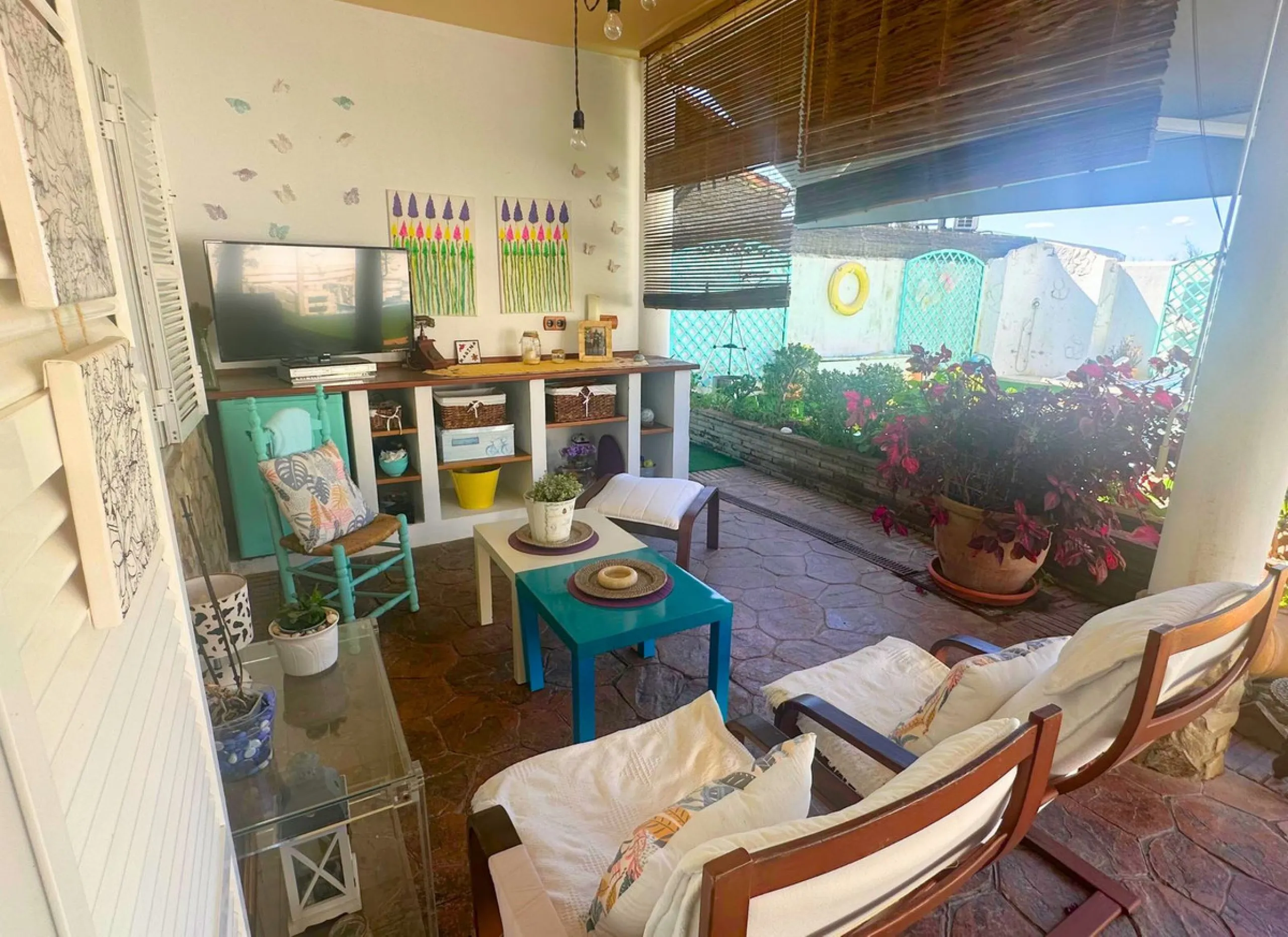 Discover this exceptional Spanish-style villa with private pool, offering space, comfort, and a unique layout ideal for family living or entertaining.
