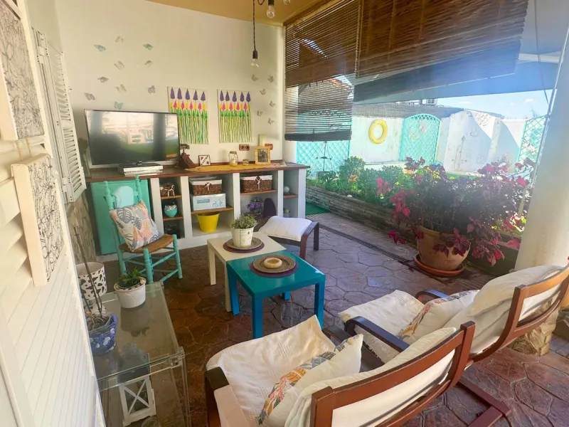 Discover this exceptional Spanish-style villa with private pool, offering space, comfort, and a unique layout ideal for family living or entertaining.