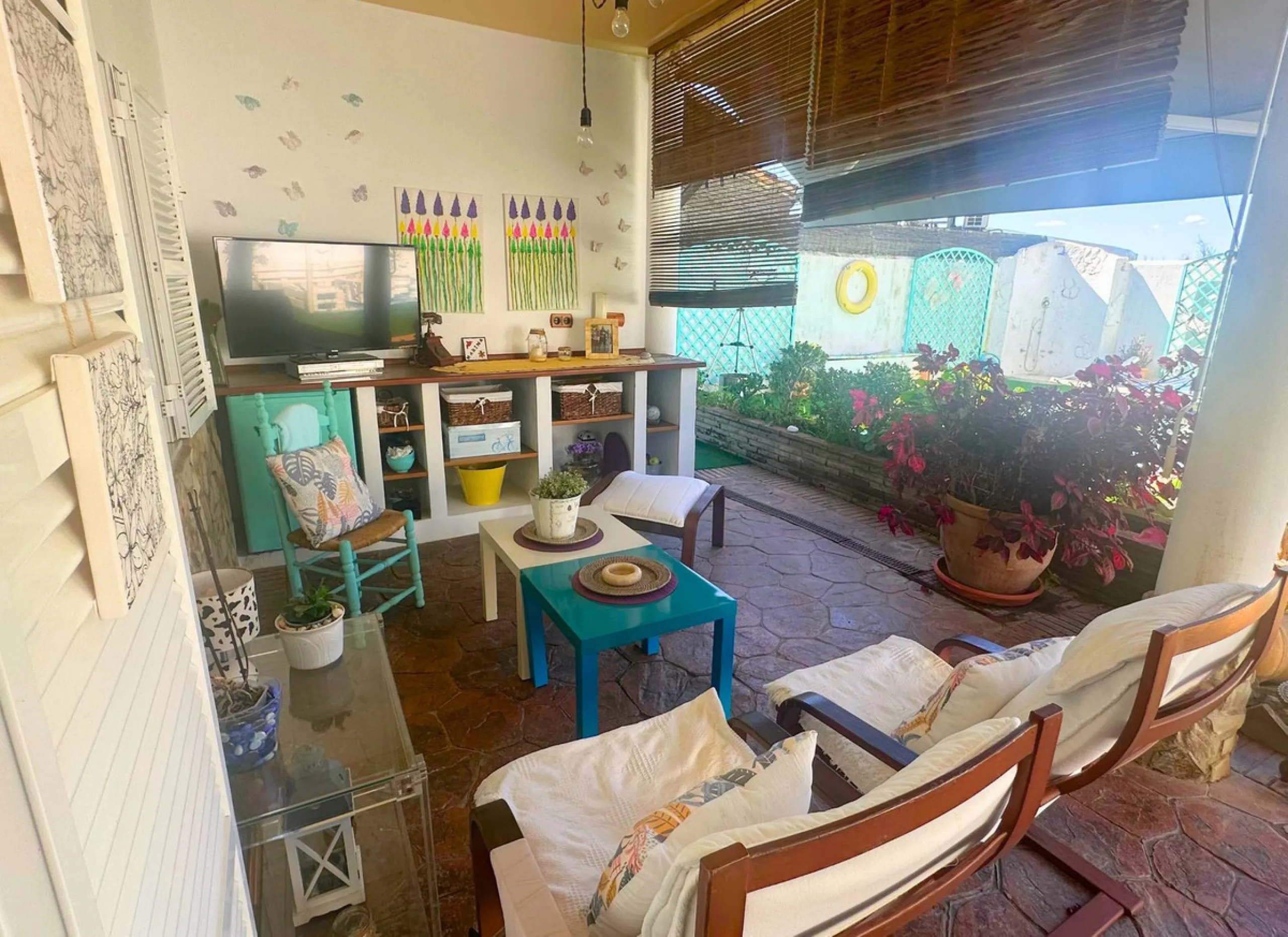 Discover this exceptional Spanish-style villa with private pool, offering space, comfort, and a unique layout ideal for family living or entertaining.
