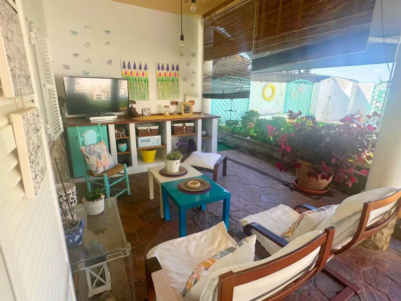 Discover this exceptional Spanish-style villa with private pool, offering space, comfort, and a unique layout ideal for family living or entertaining.