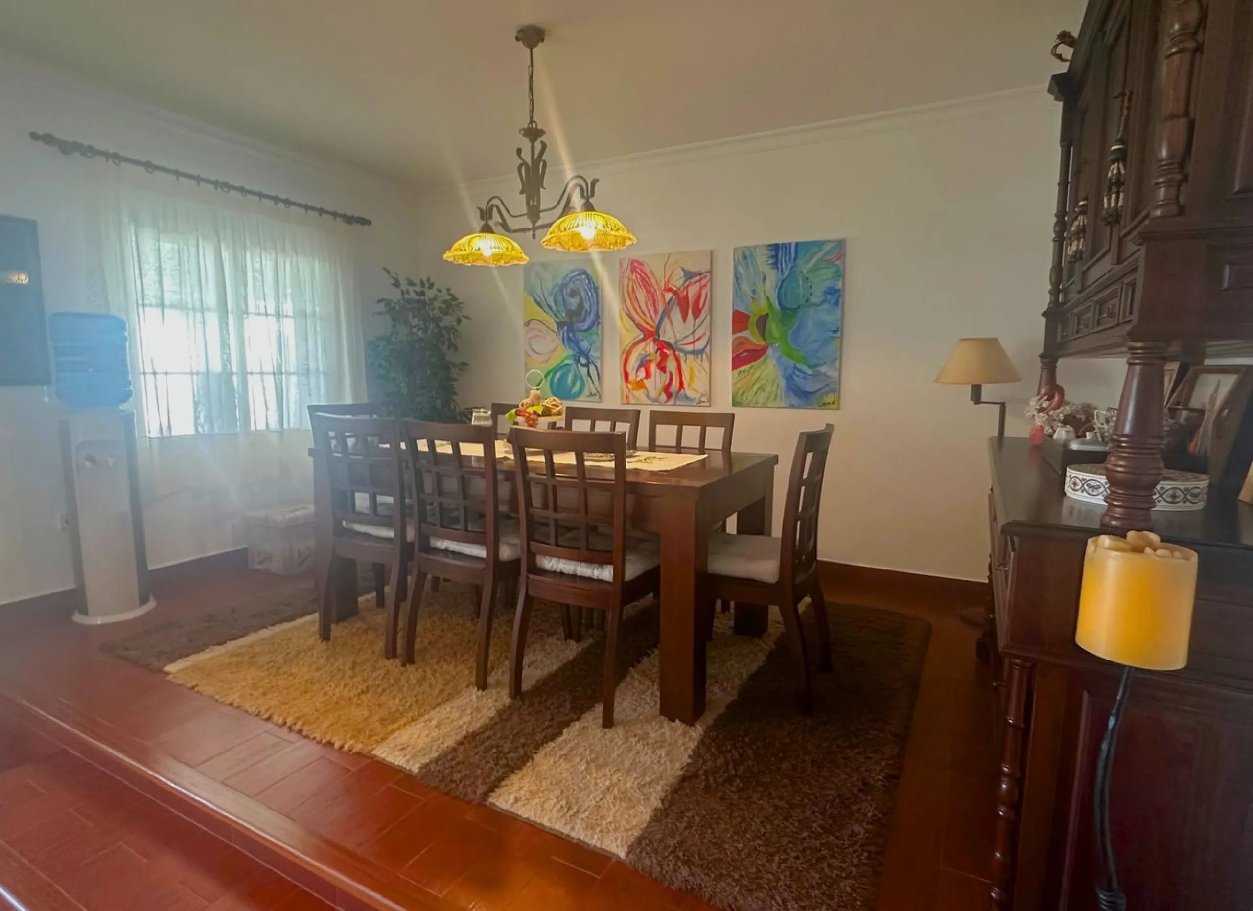 Discover this exceptional Spanish-style villa with private pool, offering space, comfort, and a unique layout ideal for family living or entertaining.