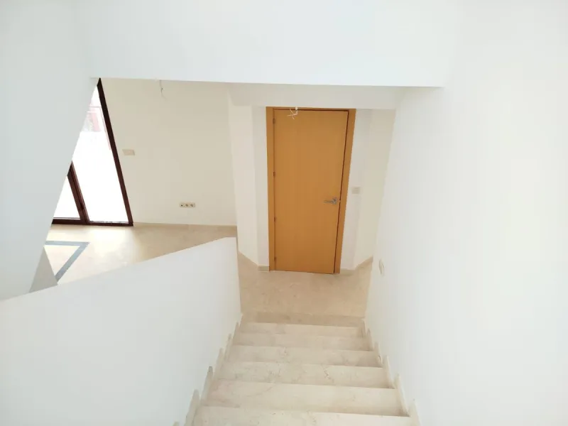 Discover this charming detached home in the exclusive residential complex of Doña Julia, in the municipality of Casares, Málaga. A property that combines comfort, spaciousness, and a privileged location, perfect for those seeking tranquility and quality o