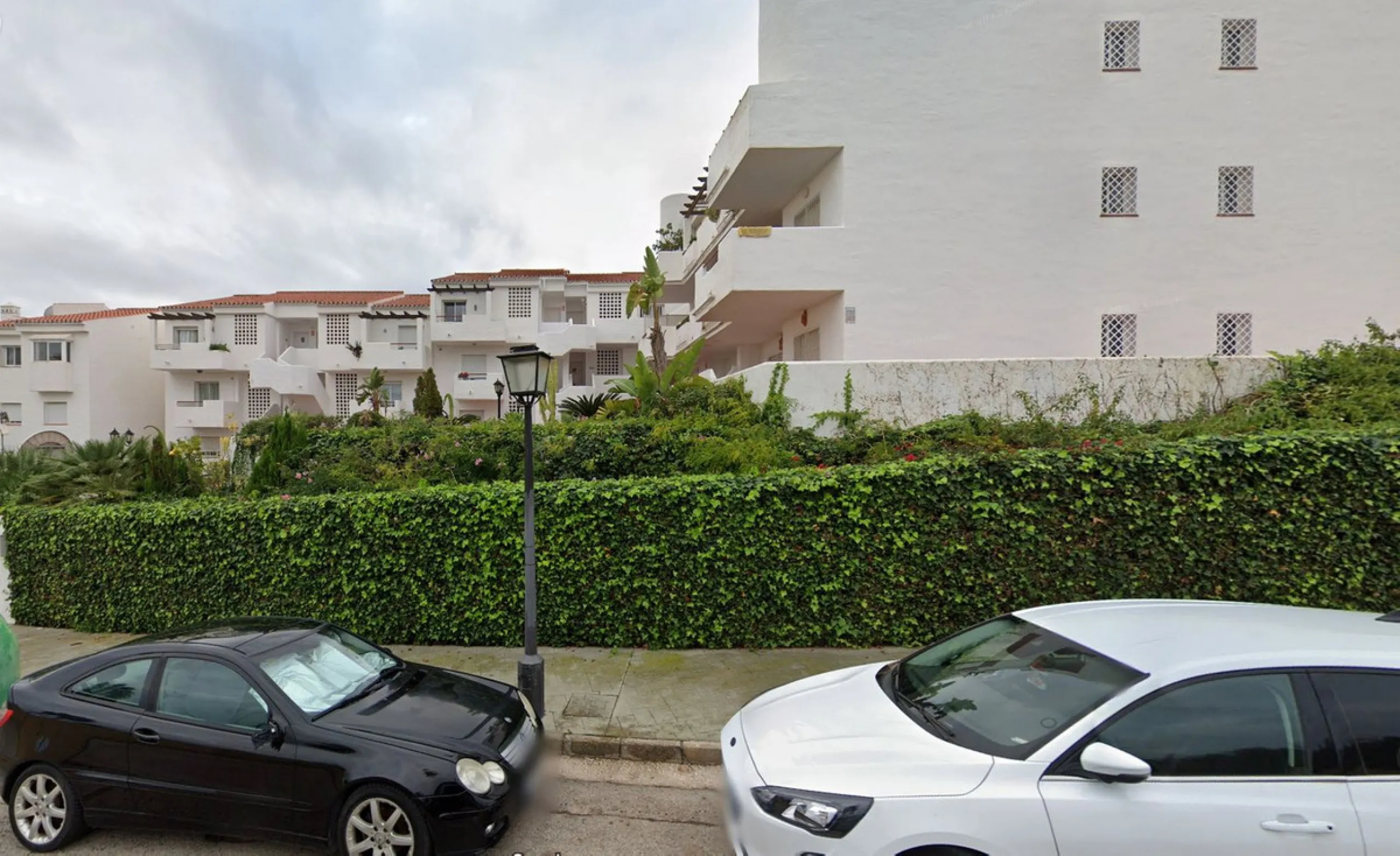 Apartment - Middle Floor Apartment в продаже в Estepona, Málaga. В доме 2 спален и 2 ванных комнат. Площадь дома 96 м²