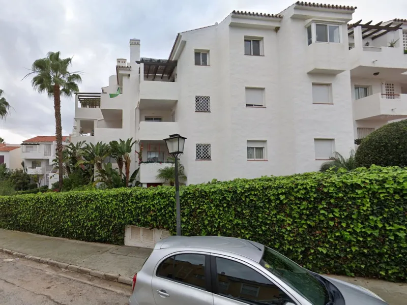 Apartment - Middle Floor Apartment в продаже в Estepona, Málaga. В доме 2 спален и 2 ванных комнат. Площадь дома 96 м²
