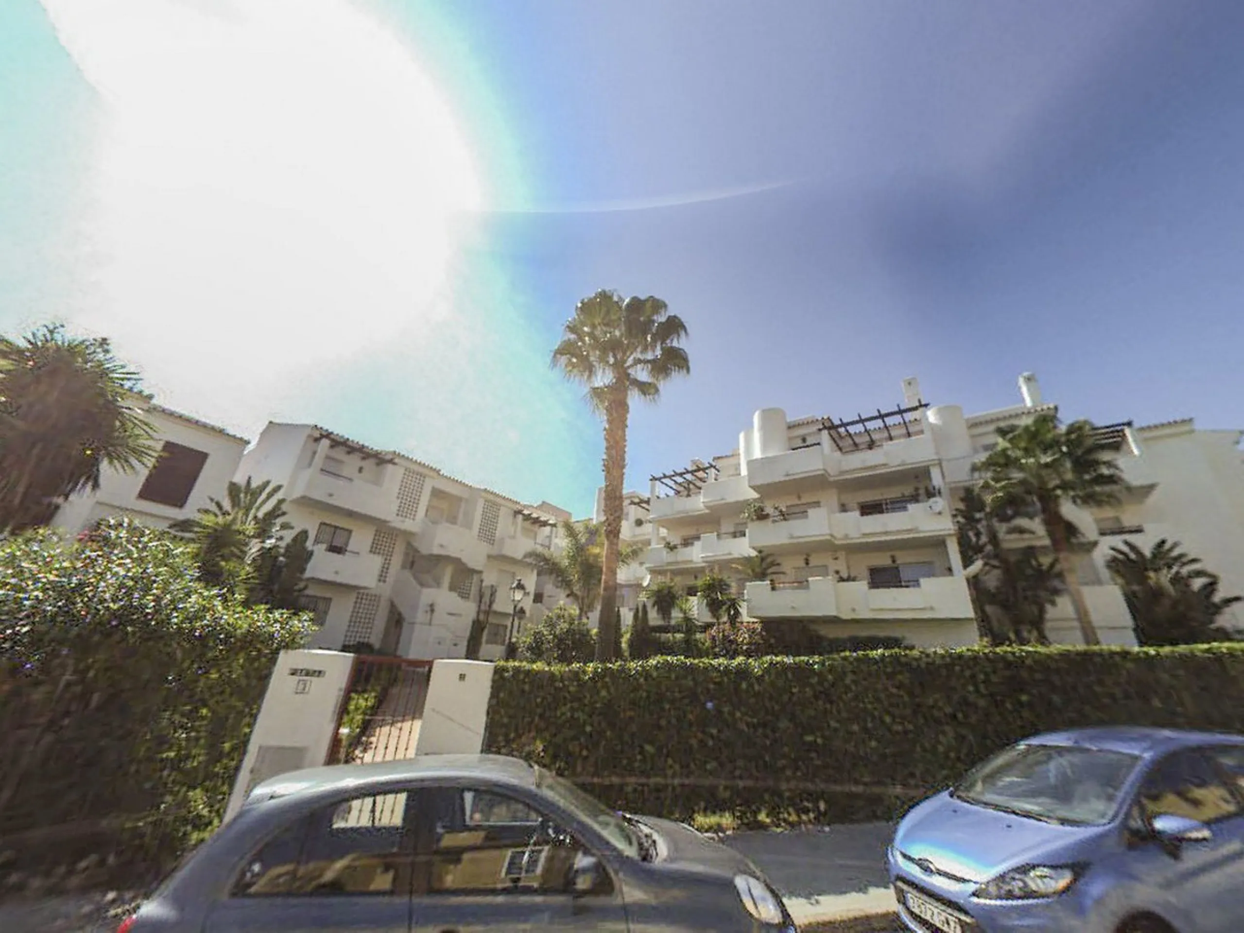 Apartment - Middle Floor Apartment в продаже в Estepona, Málaga. В доме 2 спален и 2 ванных комнат. Площадь дома 96 м²