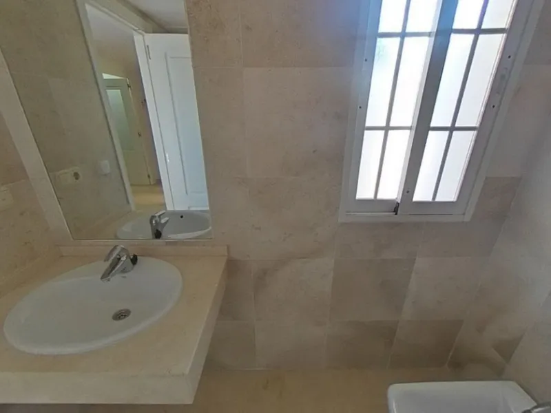 Apartment - Middle Floor Apartment в продаже в Estepona, Málaga. В доме 2 спален и 2 ванных комнат. Площадь дома 96 м²