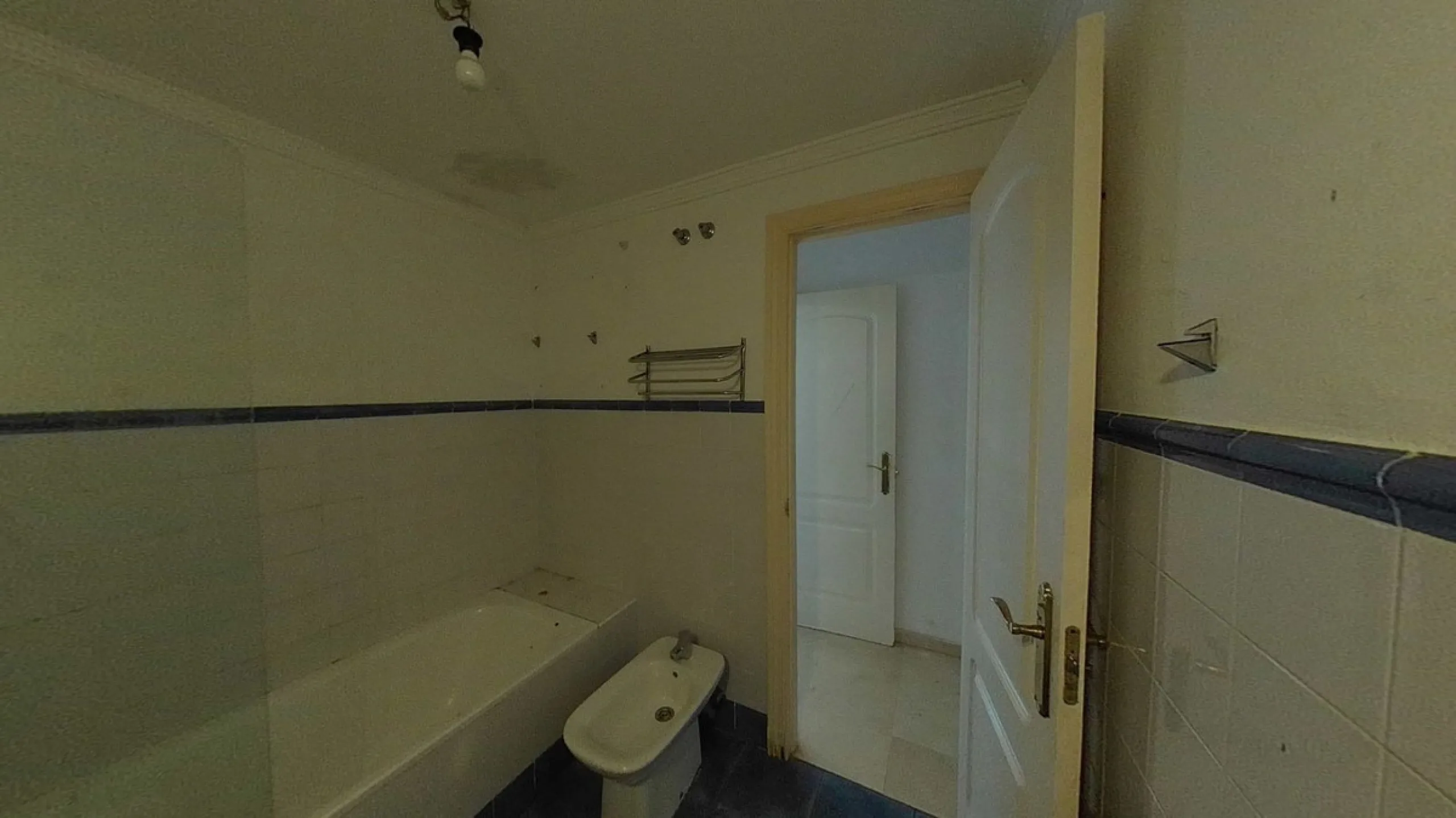 Apartment - Middle Floor Apartment в продаже в Estepona, Málaga. В доме 2 спален и 2 ванных комнат. Площадь дома 96 м²