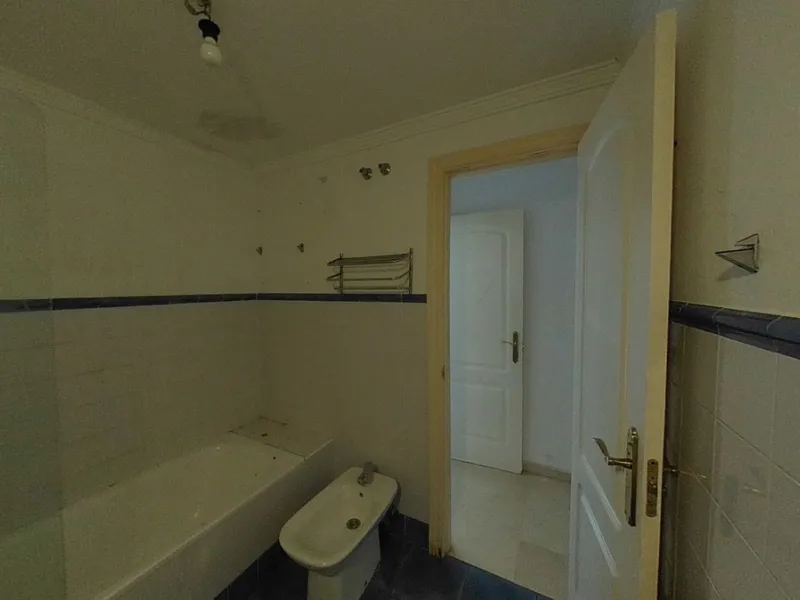 Apartment - Middle Floor Apartment в продаже в Estepona, Málaga. В доме 2 спален и 2 ванных комнат. Площадь дома 96 м²