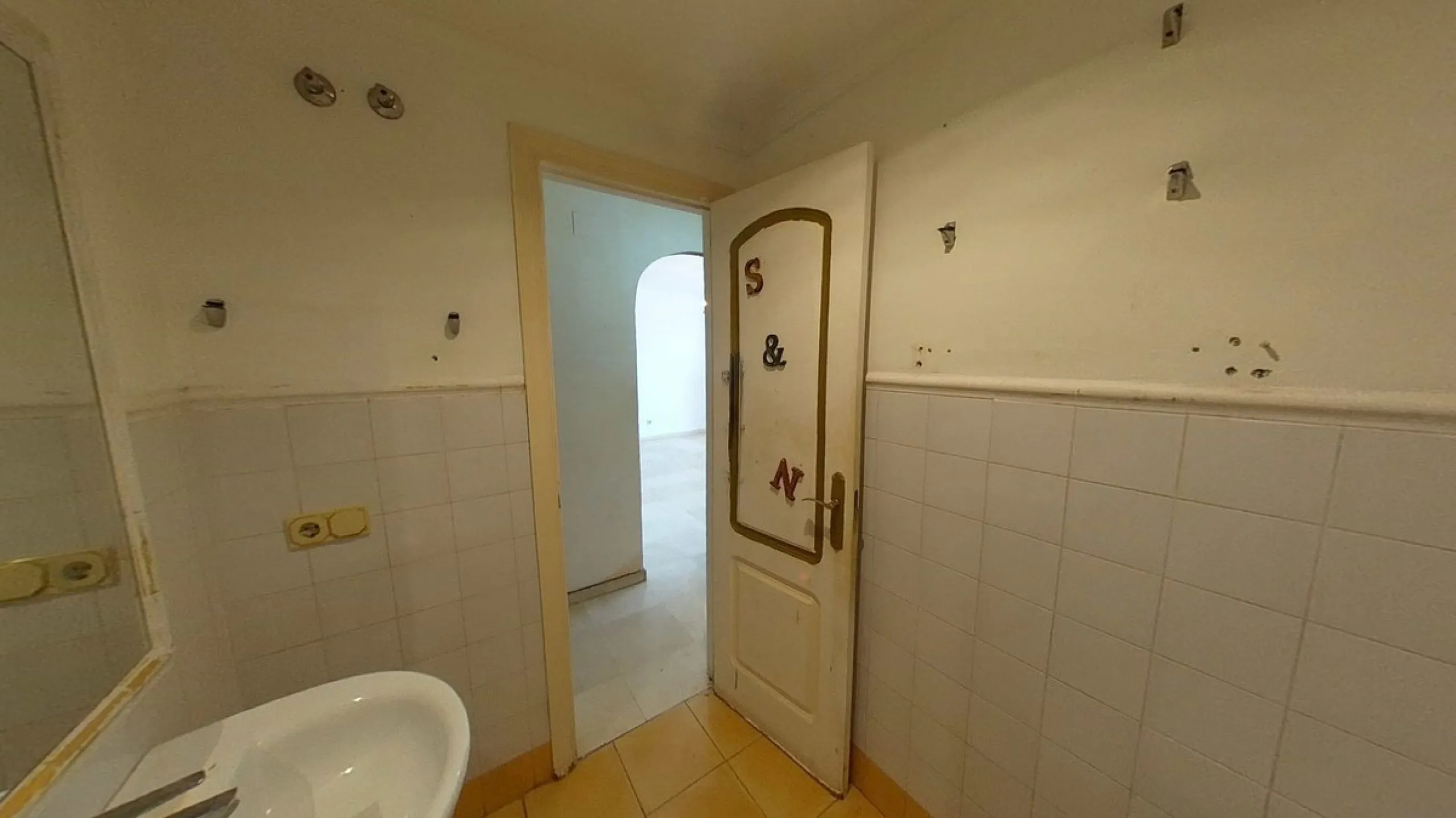 Apartment - Middle Floor Apartment в продаже в Estepona, Málaga. В доме 2 спален и 2 ванных комнат. Площадь дома 96 м²