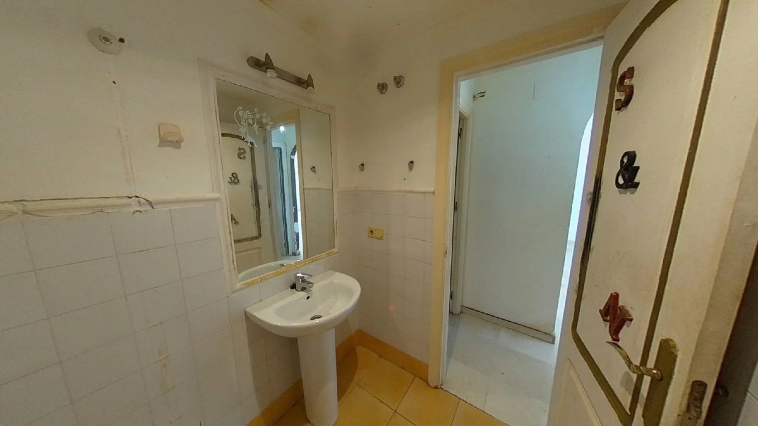 Apartment - Middle Floor Apartment в продаже в Estepona, Málaga. В доме 2 спален и 2 ванных комнат. Площадь дома 96 м²