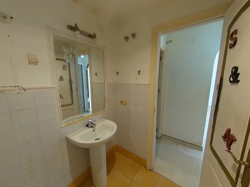 Apartment - Middle Floor Apartment в продаже в Estepona, Málaga. В доме 2 спален и 2 ванных комнат. Площадь дома 96 м²
