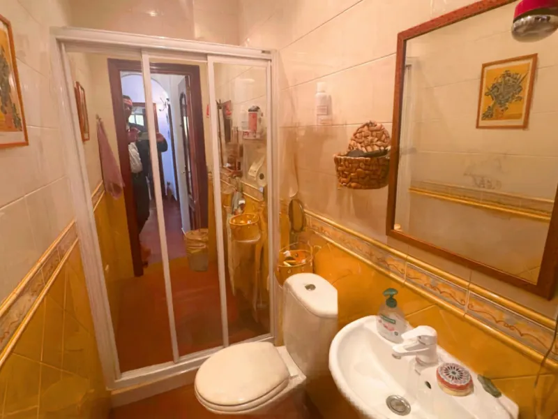 Discover this exceptional Spanish-style villa with private pool, offering space, comfort, and a unique layout ideal for family living or entertaining.