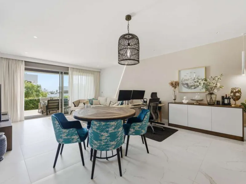 Set within the dynamic and increasingly sought-after residential quarter of Las Mesas in Estepona, this elegant elevated ground-floor apartment represents a rare convergence of urban accessibility, privacy, and long-term investment appeal. Positioned just