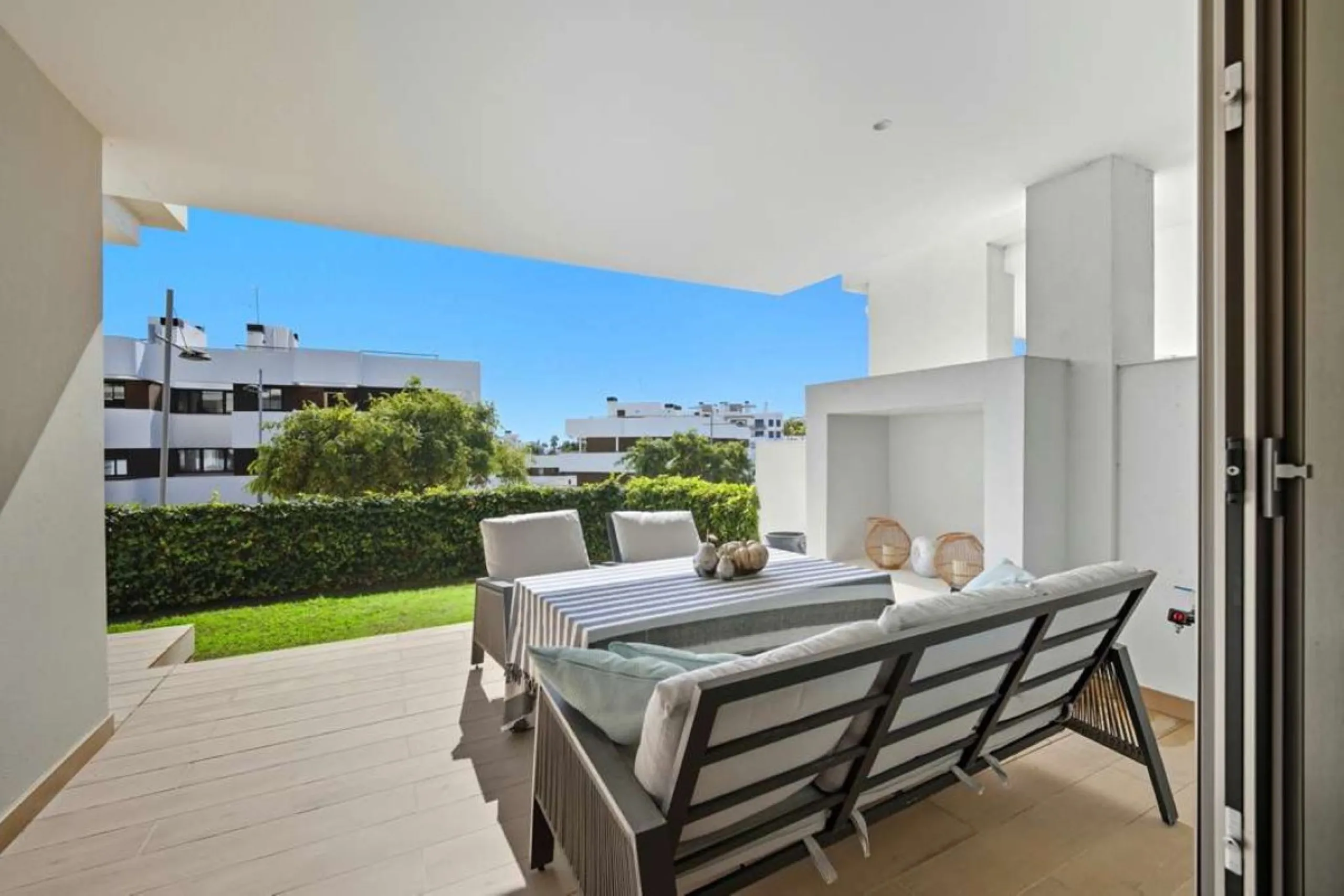 Set within the dynamic and increasingly sought-after residential quarter of Las Mesas in Estepona, this elegant elevated ground-floor apartment represents a rare convergence of urban accessibility, privacy, and long-term investment appeal. Positioned just