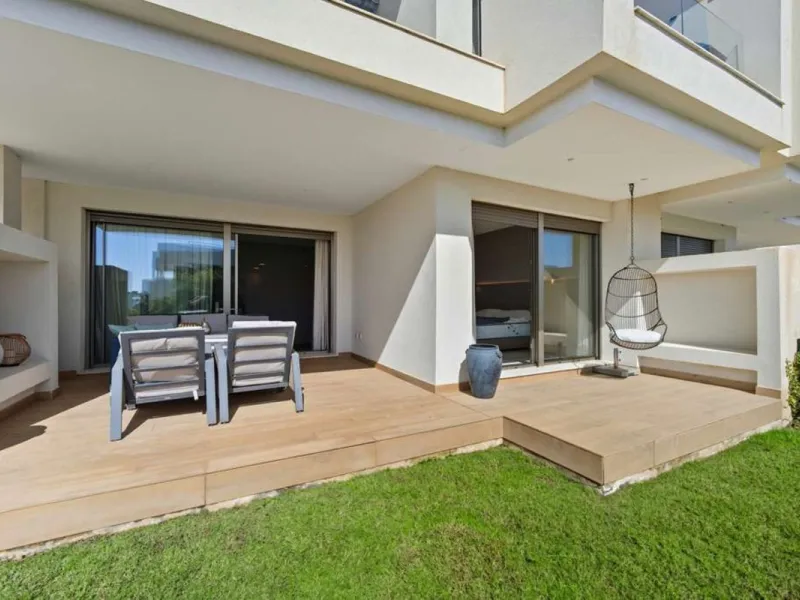 Set within the dynamic and increasingly sought-after residential quarter of Las Mesas in Estepona, this elegant elevated ground-floor apartment represents a rare convergence of urban accessibility, privacy, and long-term investment appeal. Positioned just