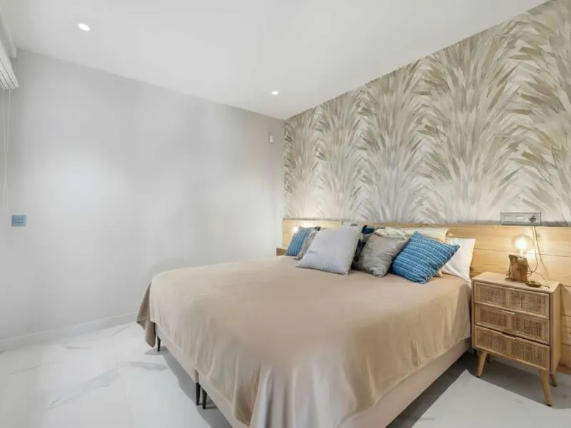 Set within the dynamic and increasingly sought-after residential quarter of Las Mesas in Estepona, this elegant elevated ground-floor apartment represents a rare convergence of urban accessibility, privacy, and long-term investment appeal. Positioned just