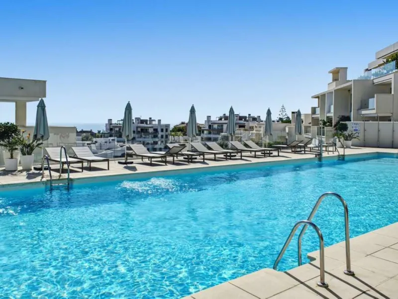 Set within the dynamic and increasingly sought-after residential quarter of Las Mesas in Estepona, this elegant elevated ground-floor apartment represents a rare convergence of urban accessibility, privacy, and long-term investment appeal. Positioned just