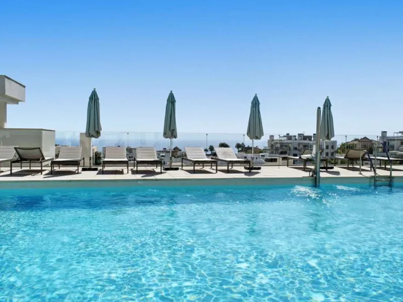Set within the dynamic and increasingly sought-after residential quarter of Las Mesas in Estepona, this elegant elevated ground-floor apartment represents a rare convergence of urban accessibility, privacy, and long-term investment appeal. Positioned just
