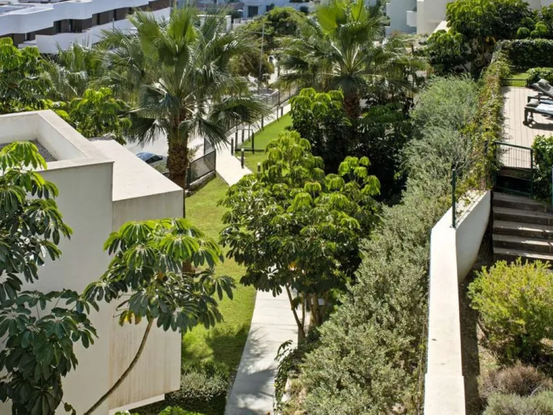 Set within the dynamic and increasingly sought-after residential quarter of Las Mesas in Estepona, this elegant elevated ground-floor apartment represents a rare convergence of urban accessibility, privacy, and long-term investment appeal. Positioned just