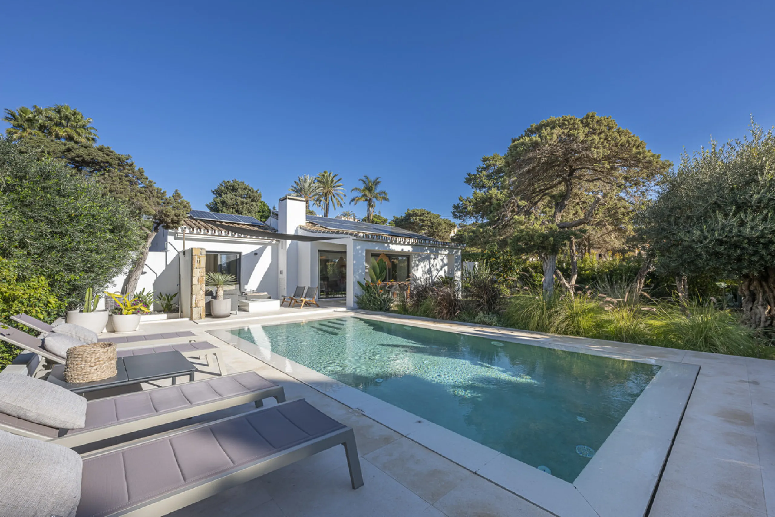 Stunning single-story villa located in the tranquil and sought-after area of Marbesa, East of Marbella. This beautifully designed property features three bedrooms plus an office space, making it ideal for both relaxation and productivity. The villa underw