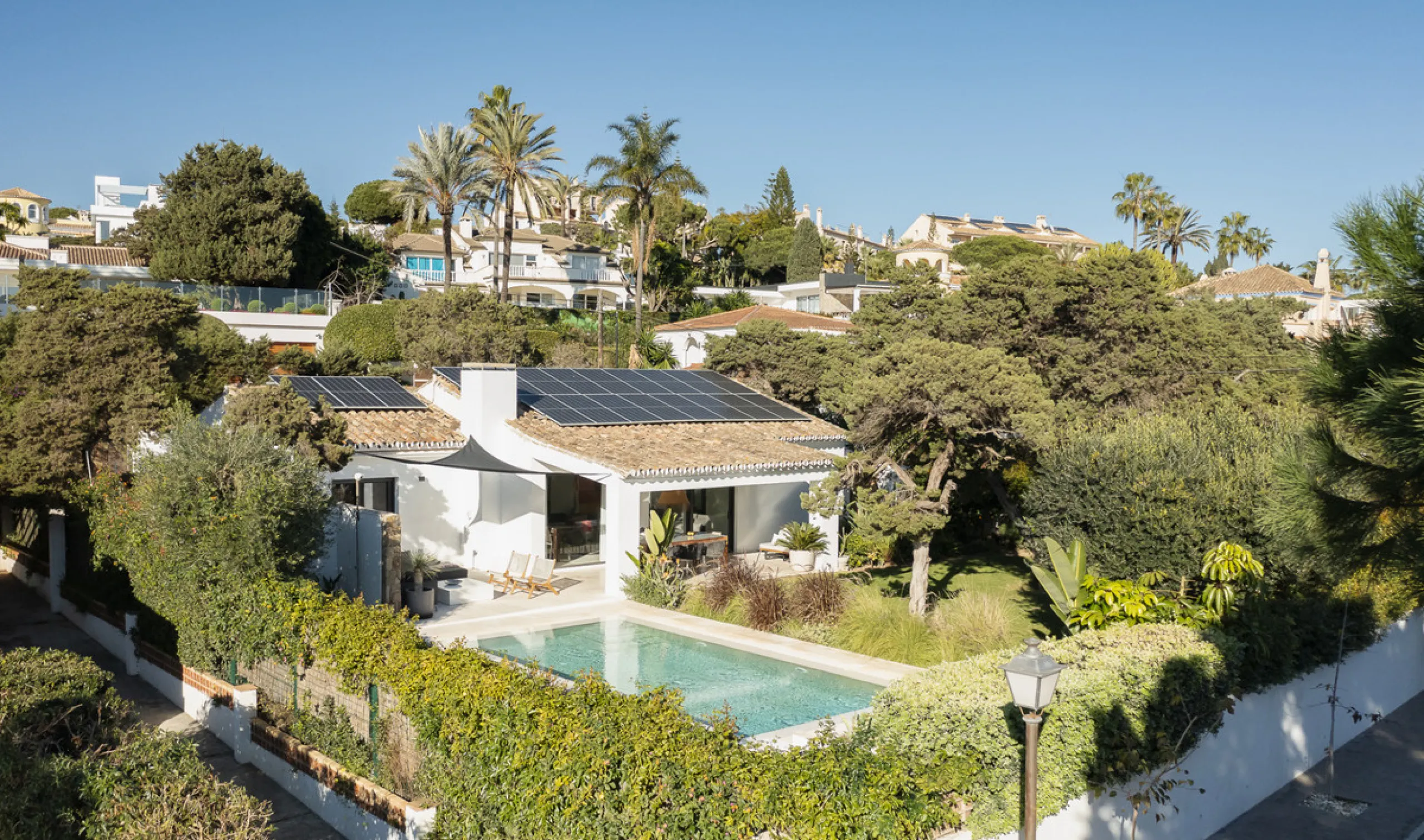 Stunning single-story villa located in the tranquil and sought-after area of Marbesa, East of Marbella. This beautifully designed property features three bedrooms plus an office space, making it ideal for both relaxation and productivity. The villa underw