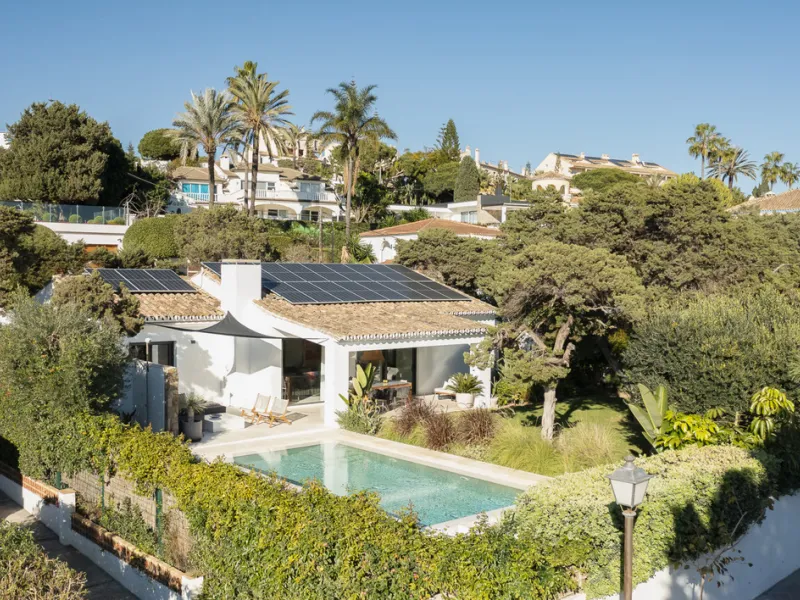 Stunning single-story villa located in the tranquil and sought-after area of Marbesa, East of Marbella. This beautifully designed property features three bedrooms plus an office space, making it ideal for both relaxation and productivity. The villa underw