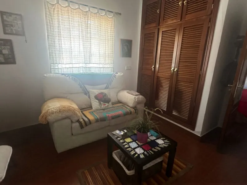 Discover this exceptional Spanish-style villa with private pool, offering space, comfort, and a unique layout ideal for family living or entertaining.