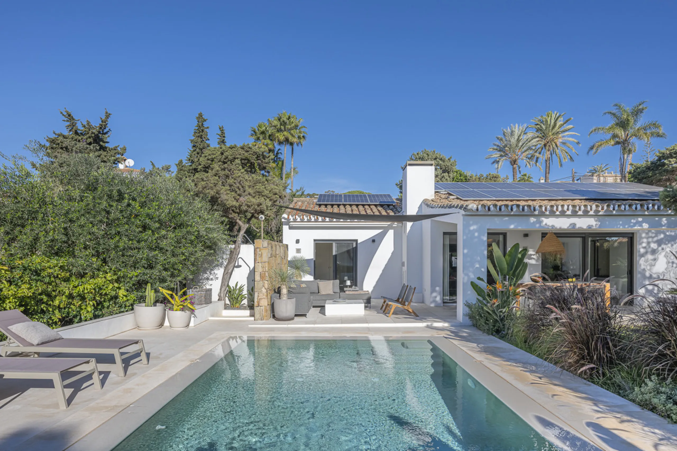 Stunning single-story villa located in the tranquil and sought-after area of Marbesa, East of Marbella. This beautifully designed property features three bedrooms plus an office space, making it ideal for both relaxation and productivity. The villa underw