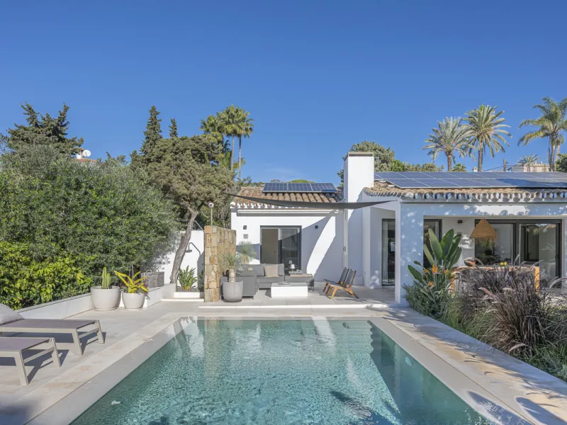 Stunning single-story villa located in the tranquil and sought-after area of Marbesa, East of Marbella. This beautifully designed property features three bedrooms plus an office space, making it ideal for both relaxation and productivity. The villa underw